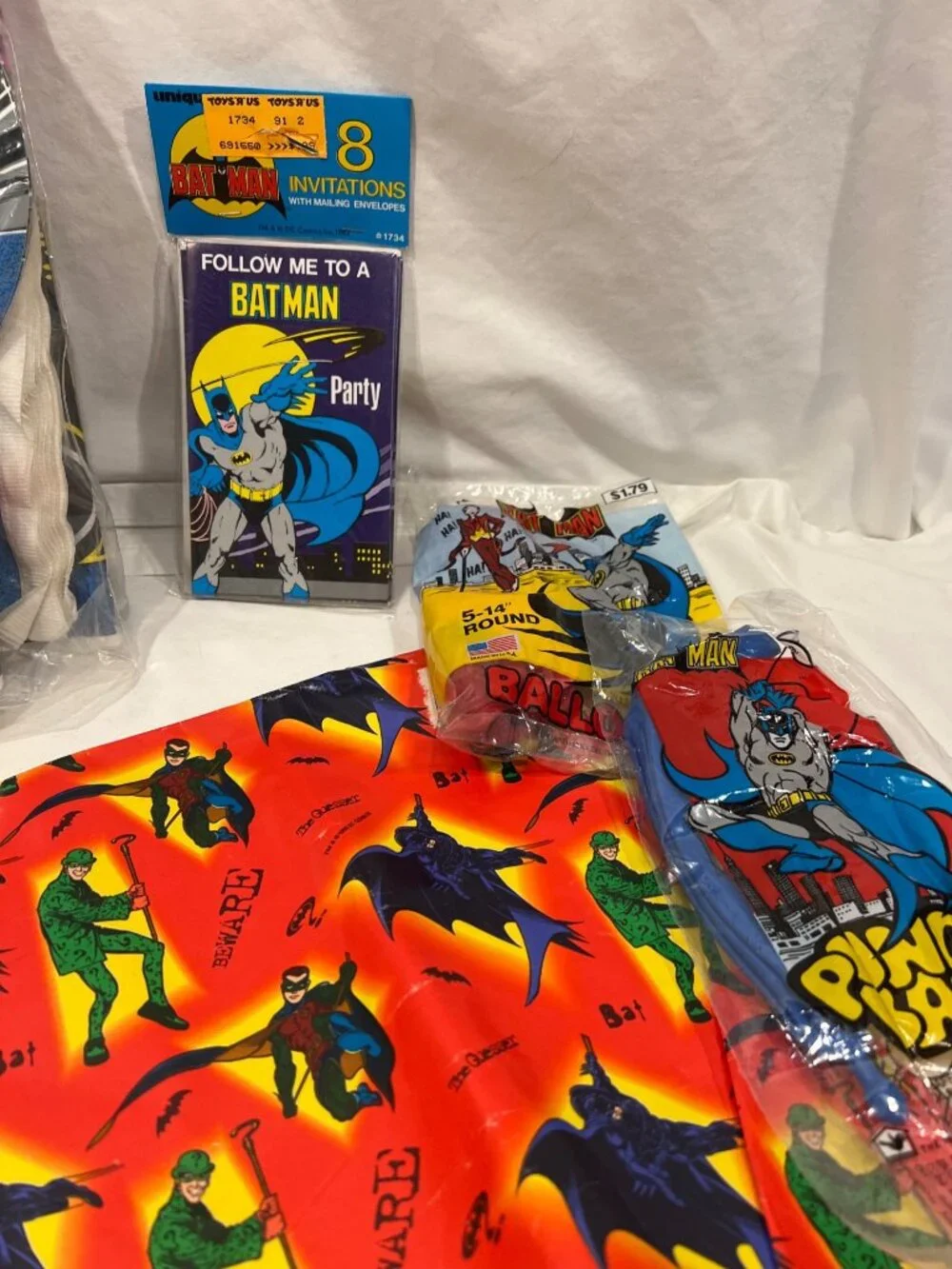 Batman Returns Birthday Party for 8 NEW Vintage 1991  Lot #4